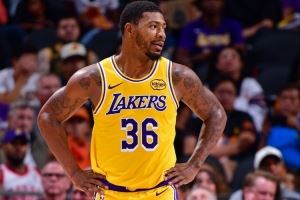 4次抢断！雷迪克谈斯玛特：他做好了投篮准备 防守端很积极