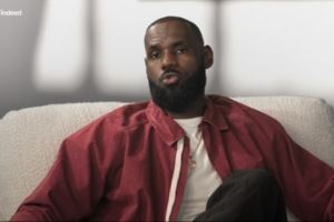 詹姆斯：我通过以身作则影响队友 在团队运动中没人可以只靠自己