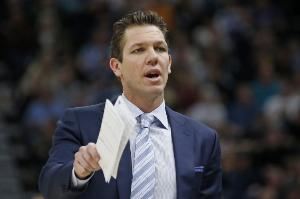 省下罚款钱!活塞助教小沃顿此前的一次技术犯规被取消!