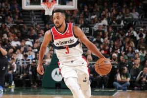 手感火热！麦科勒姆首节8中5&4罚3中 独得14分4篮板1助攻